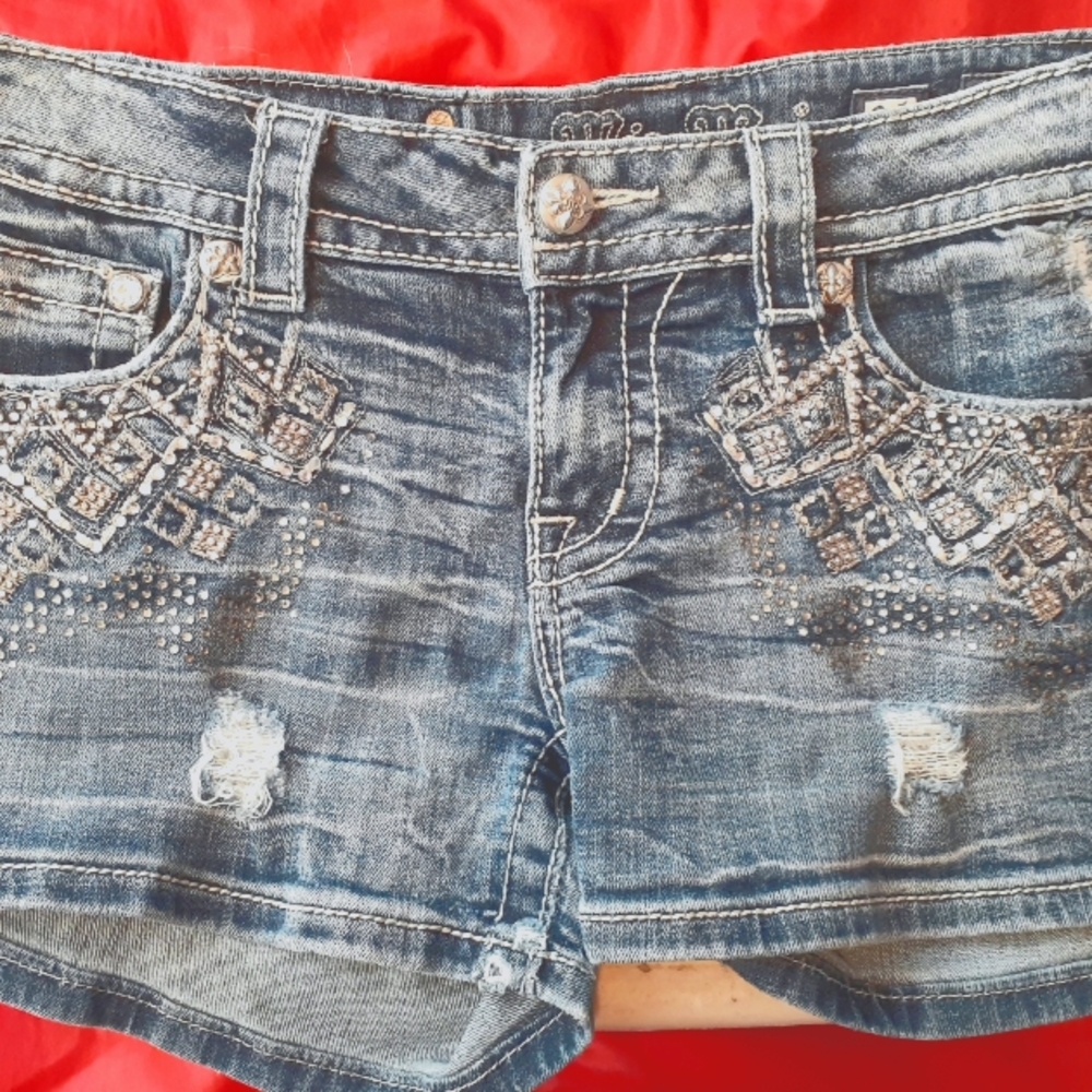 Miss Me jean shorts size 28